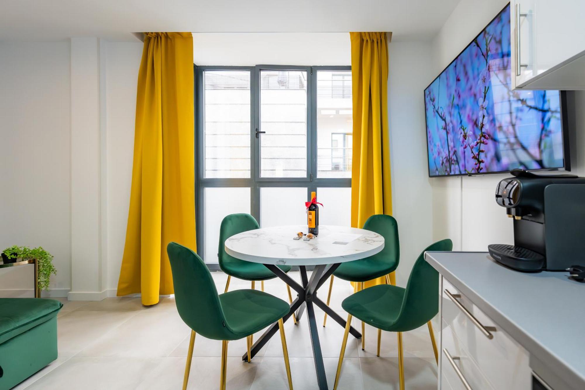 Lemon Apartment & Hotels Bernabeu มาดริด ภายนอก รูปภาพ