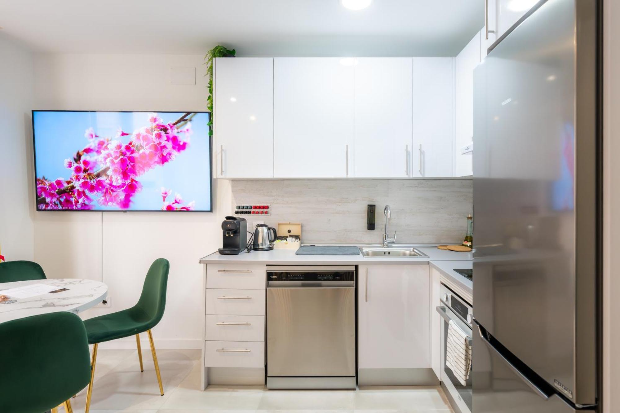 Lemon Apartment & Hotels Bernabeu มาดริด ภายนอก รูปภาพ